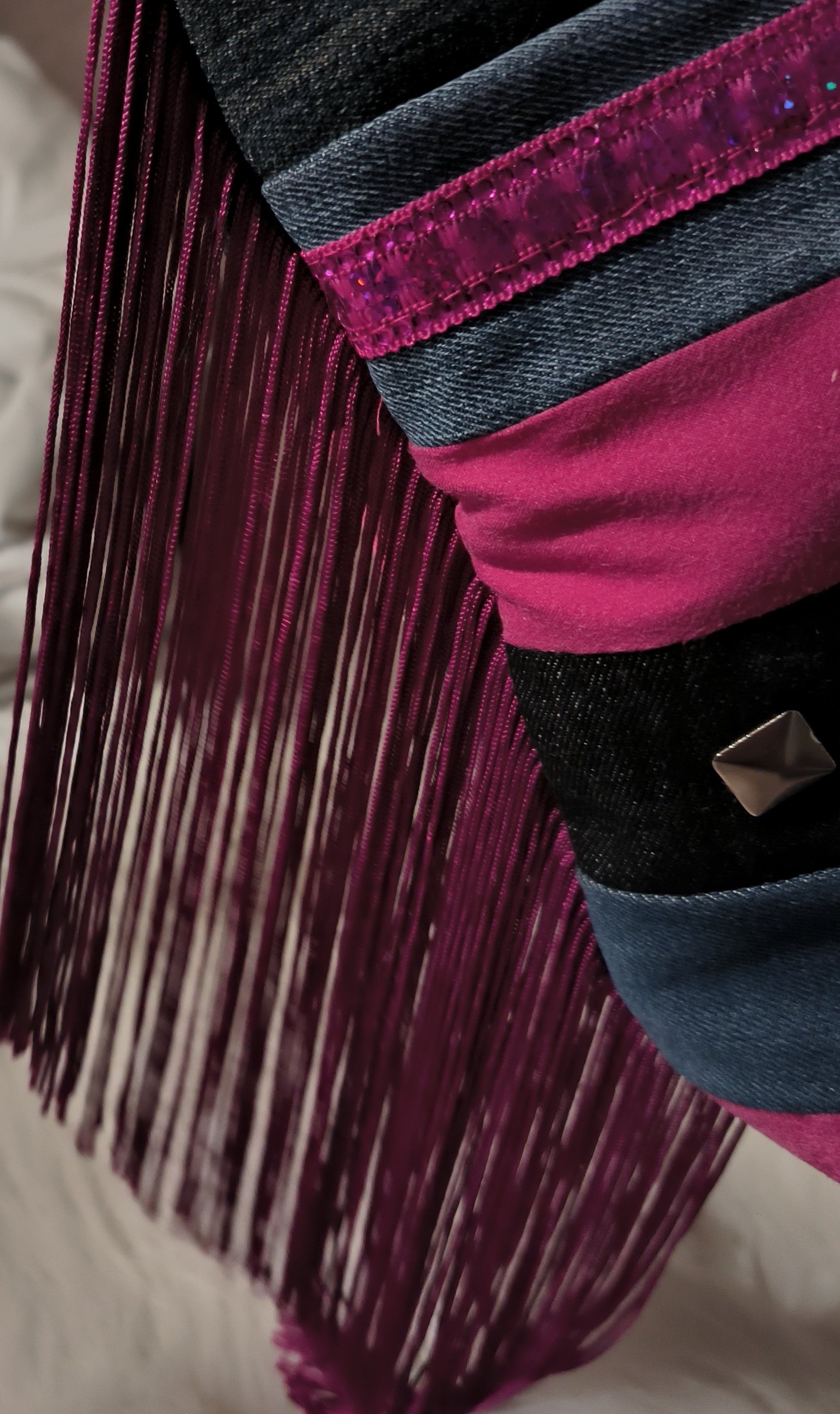 sac upcycling jeans et franges OUPS